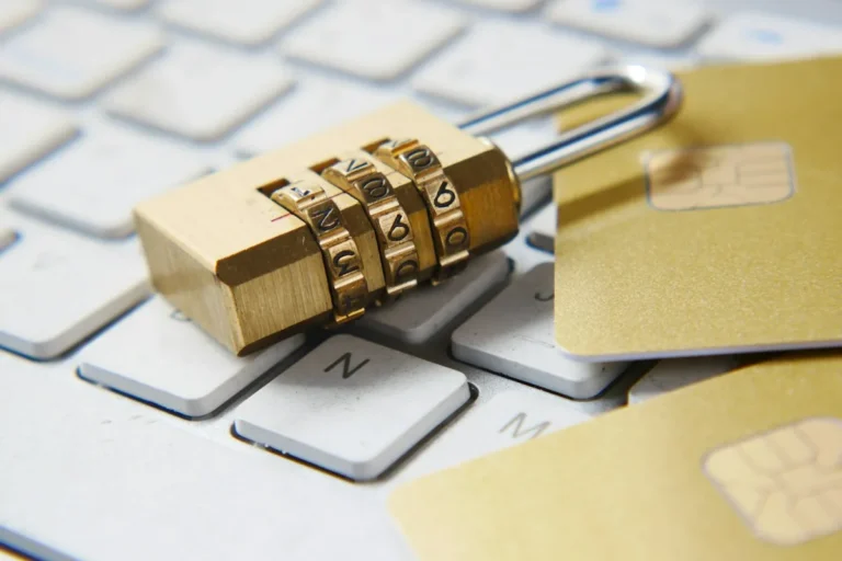 Candado sobre un teclado: checklist RGPD 2026 para pymes